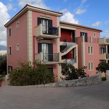 Kolona Apartments Lixouri Esterno foto
