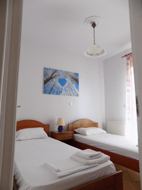 Kolona Apartments Lixouri Esterno foto