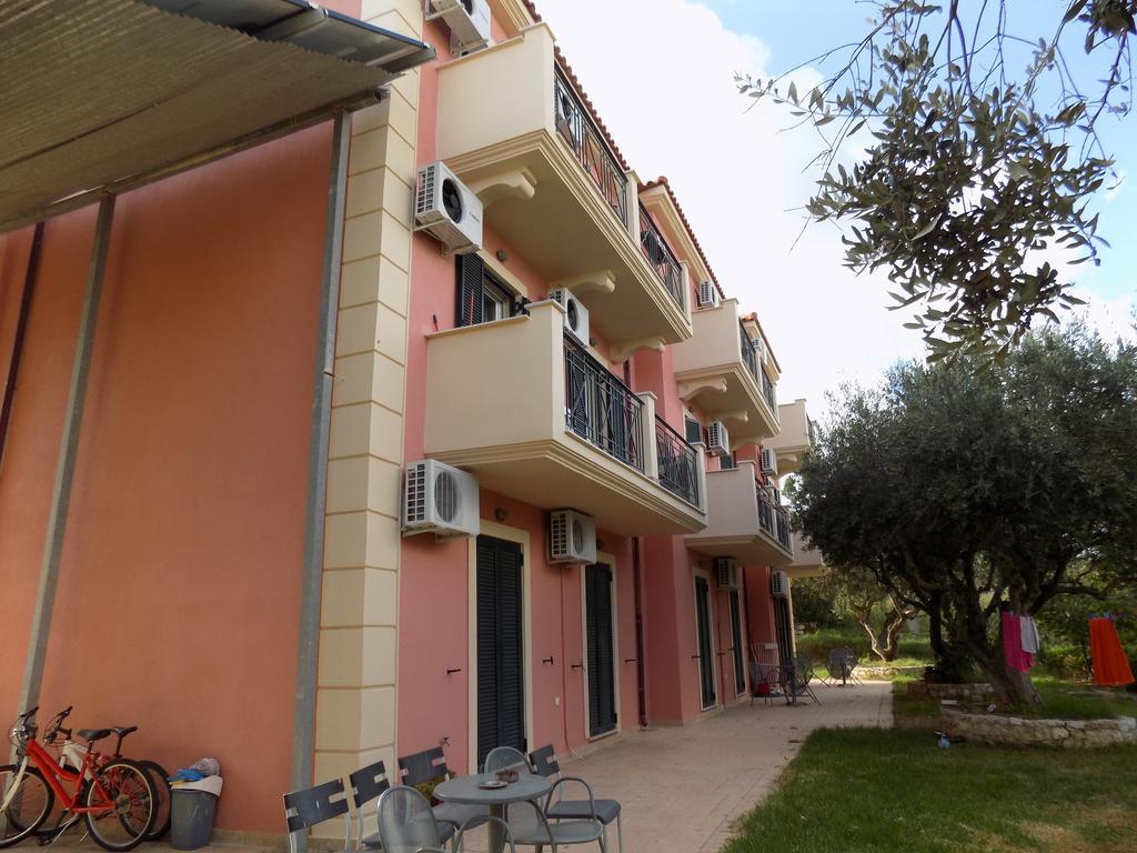 Kolona Apartments Lixouri Esterno foto
