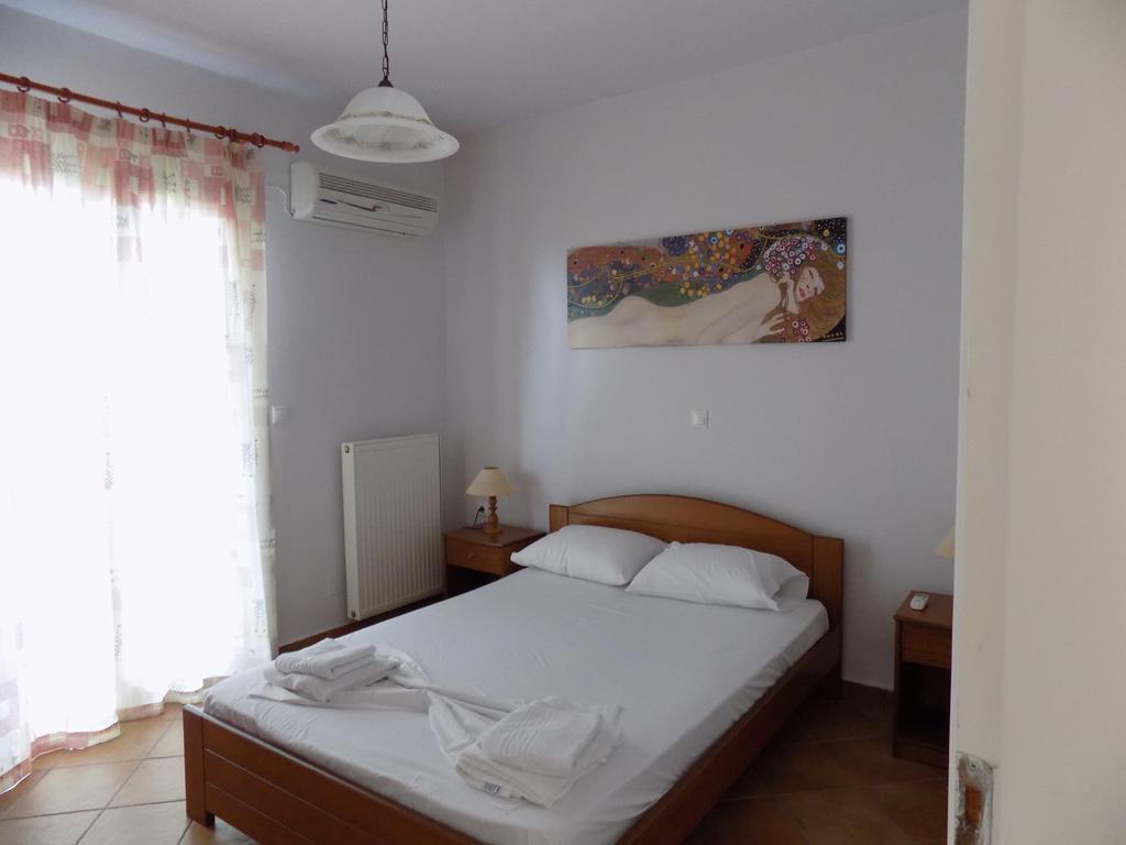 Kolona Apartments Lixouri Esterno foto