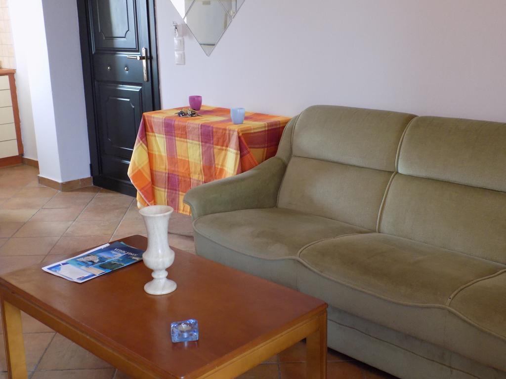 Kolona Apartments Lixouri Esterno foto