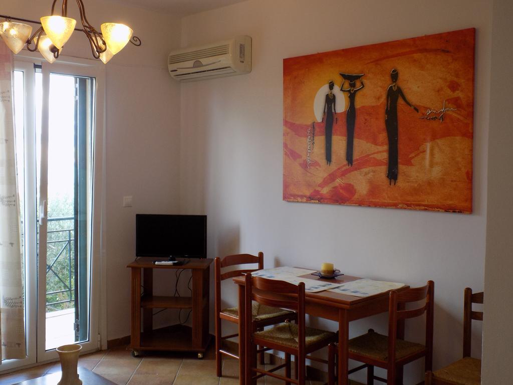 Kolona Apartments Lixouri Esterno foto