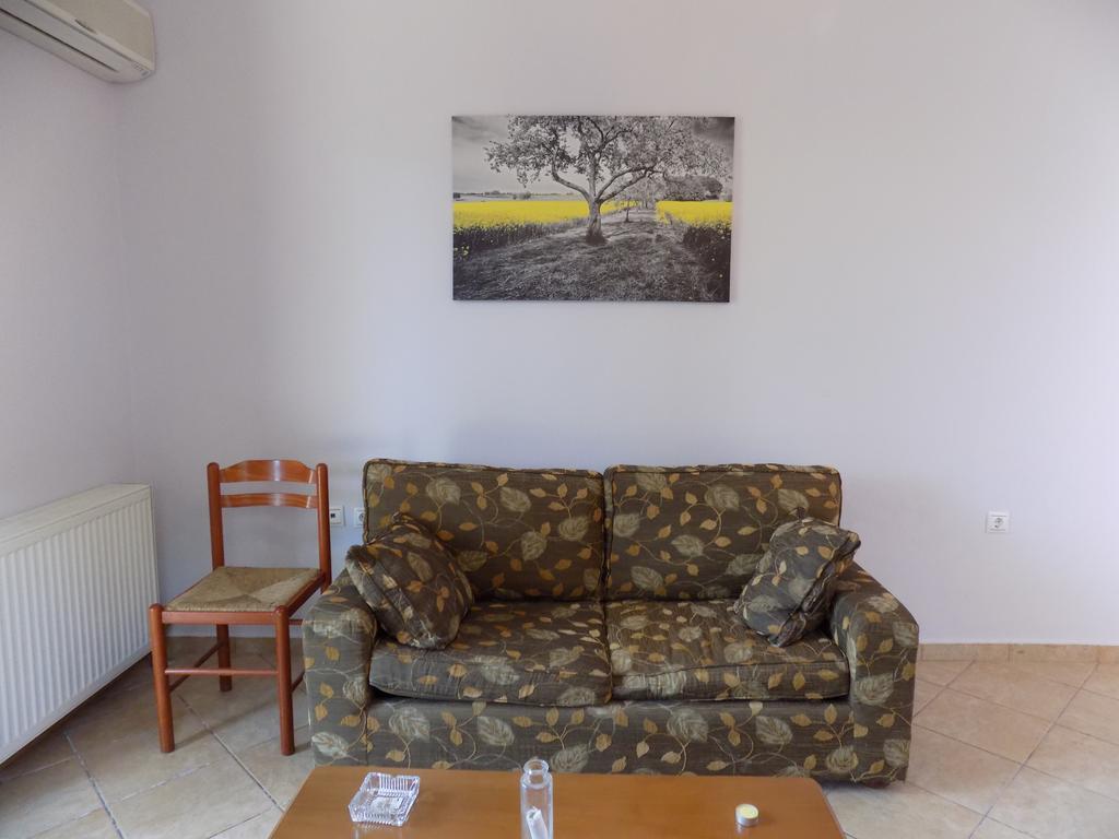 Kolona Apartments Lixouri Esterno foto