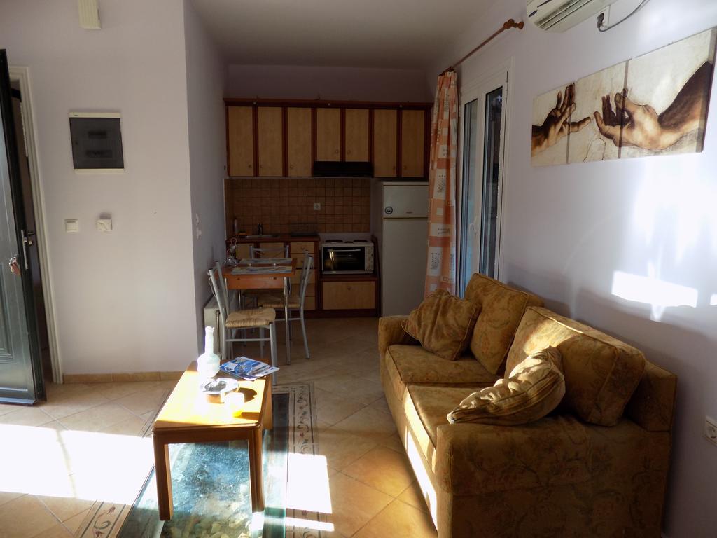 Kolona Apartments Lixouri Esterno foto