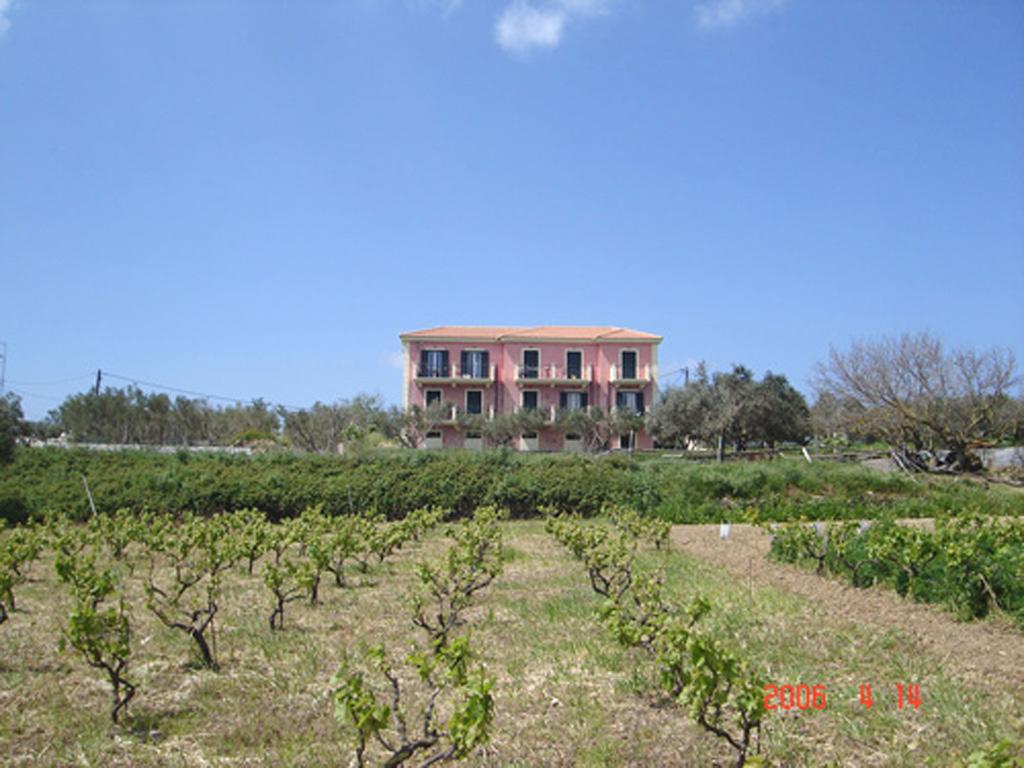 Kolona Apartments Lixouri Esterno foto