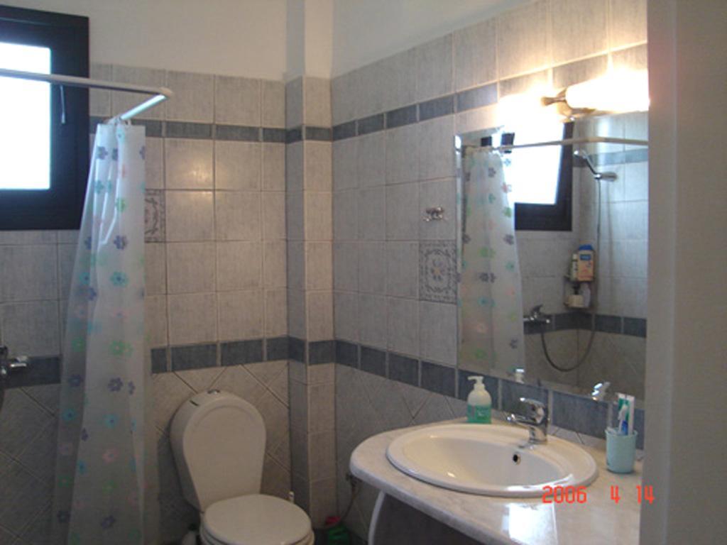 Kolona Apartments Lixouri Esterno foto